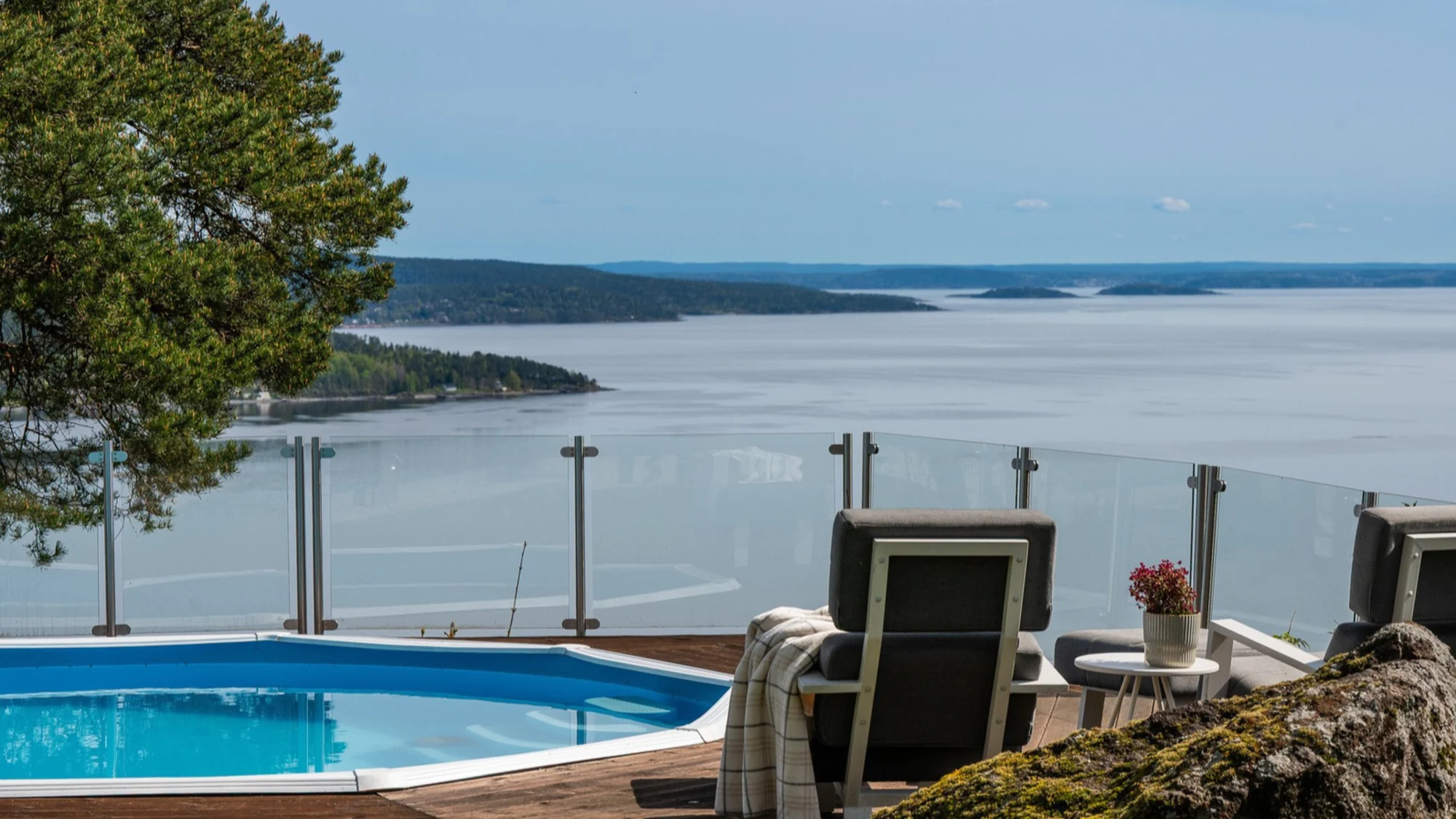 Høy standard og fantastisk fjordutsikt.