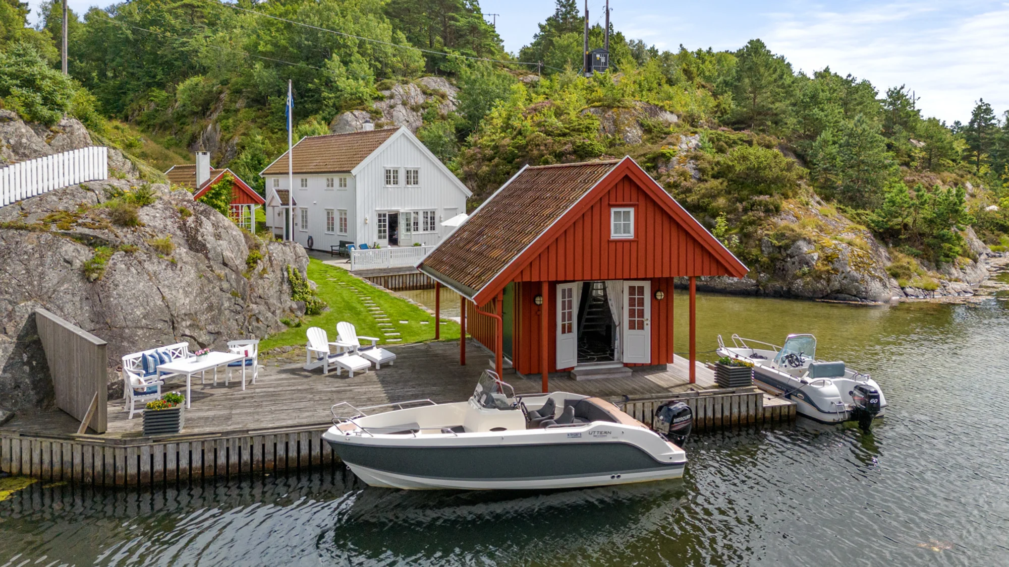 Flott fritidseiendom med brygge.