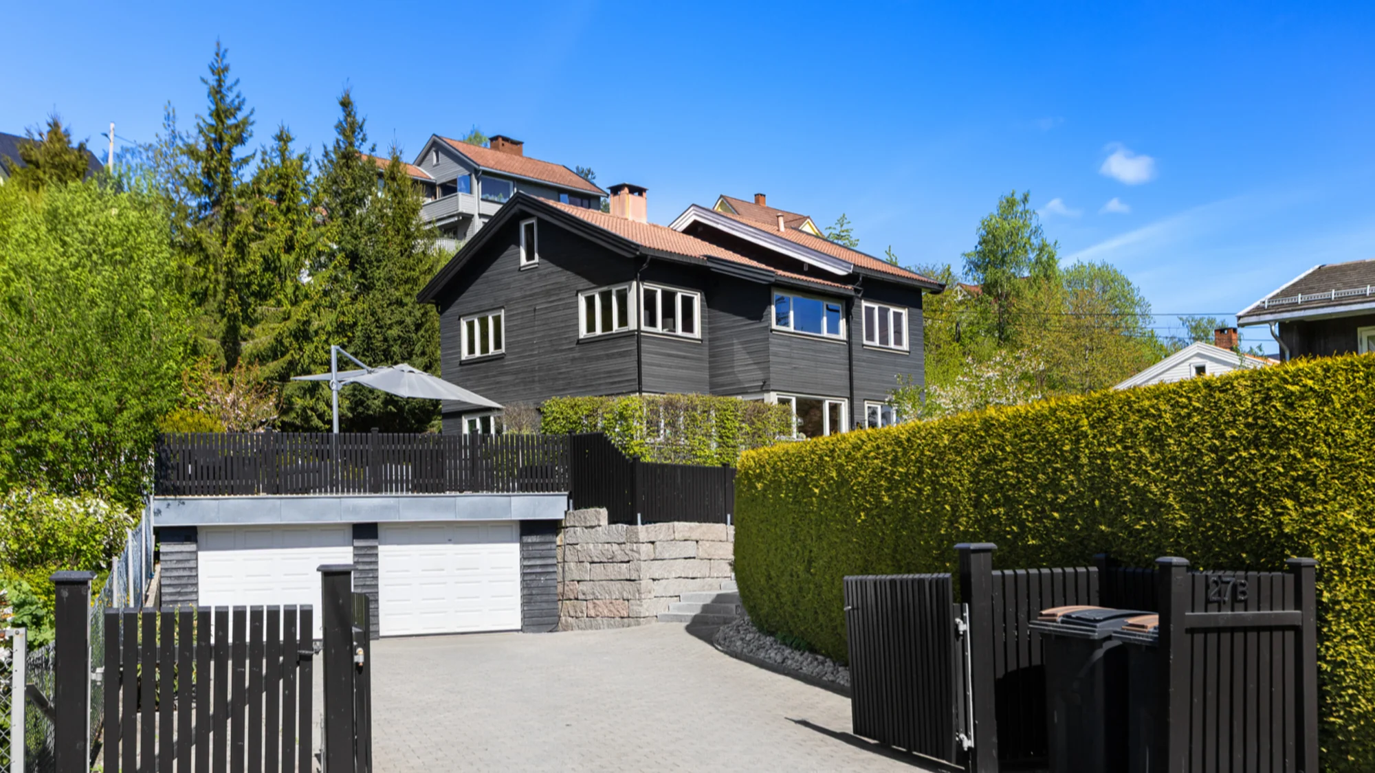 Stor familiebolig over 3 plan og loft 