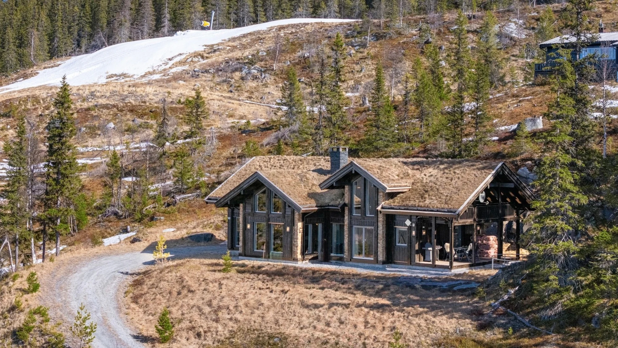 Stor eksklusiv hytte med ski inn/ut