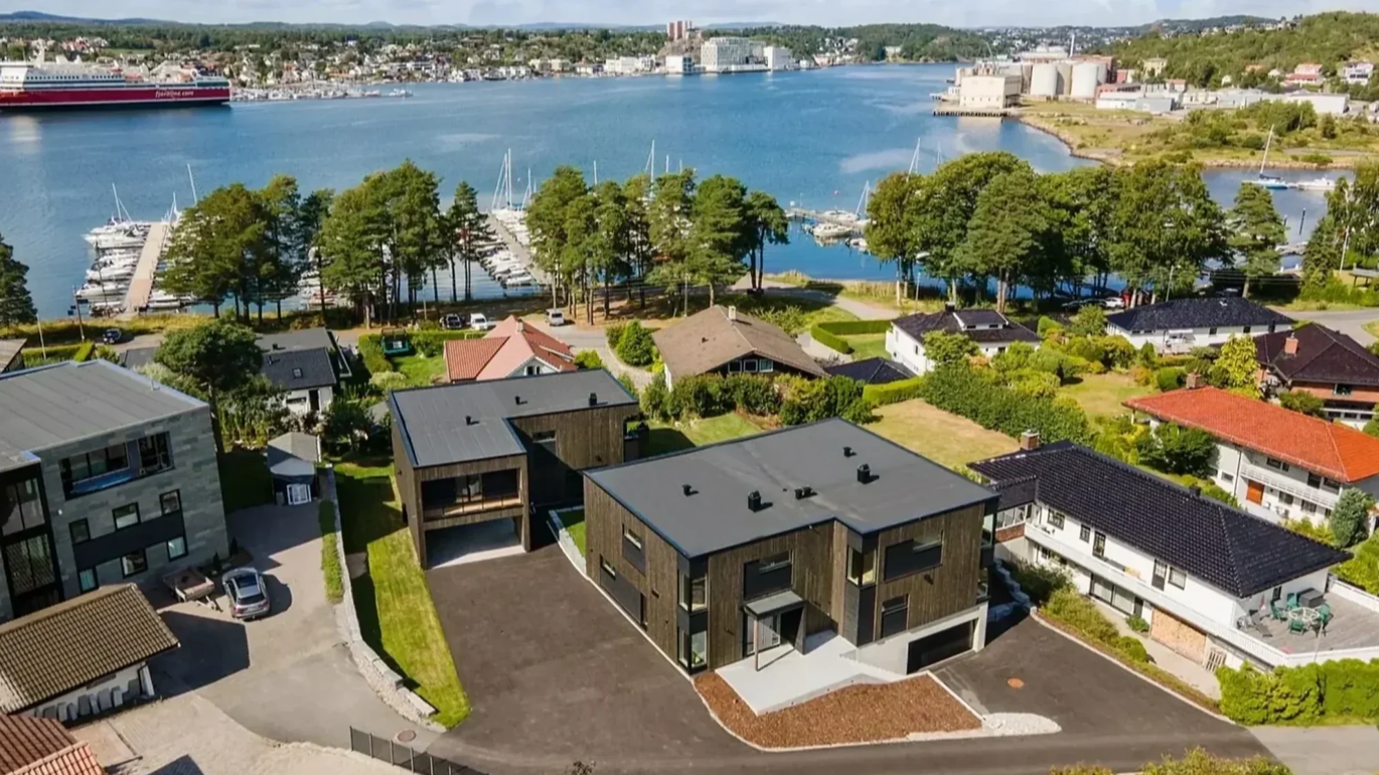 Drømmebolig med nydelig sjøutsikt og høy standard/ båtplass