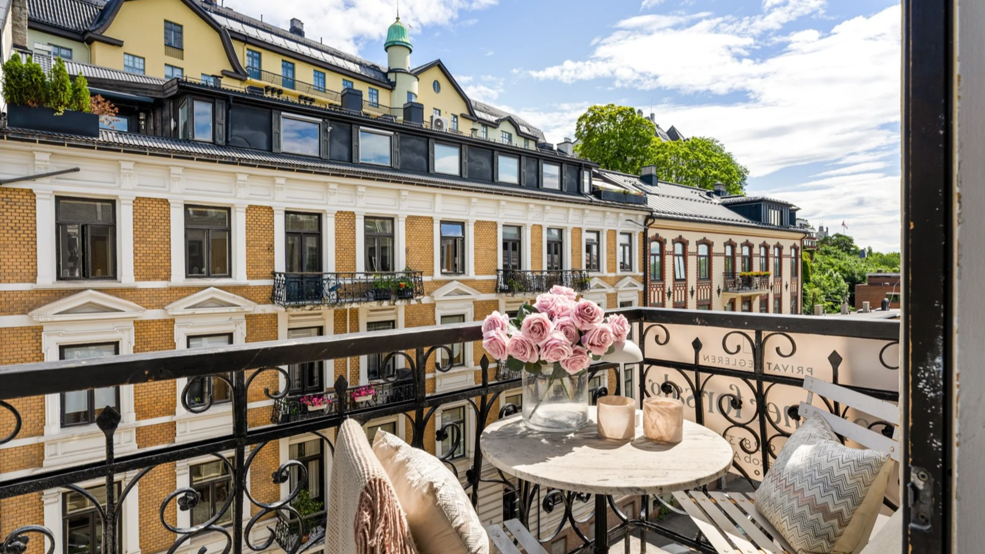 Stor og delikat Frognerleilighet med klassiske detaljer