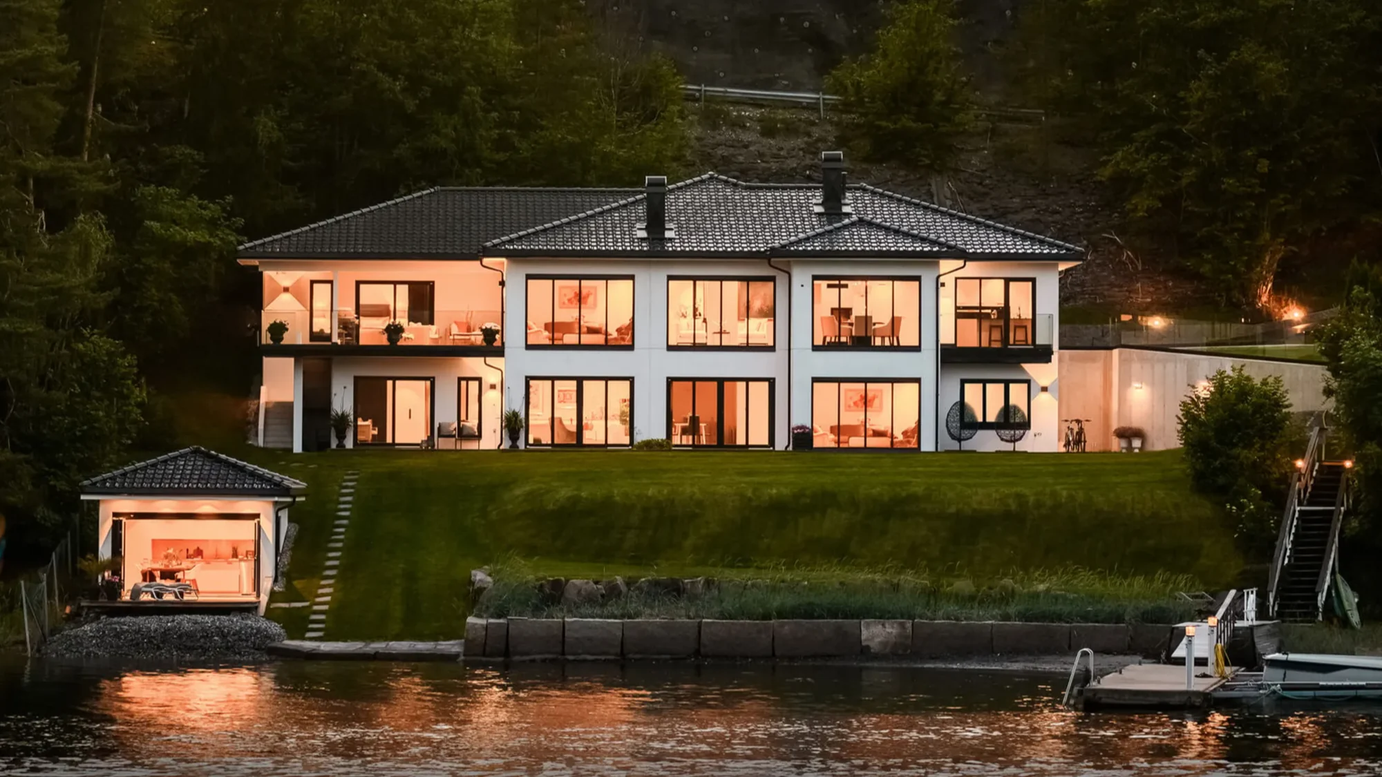 Arkitekttegnet strandeiendom fra 2022