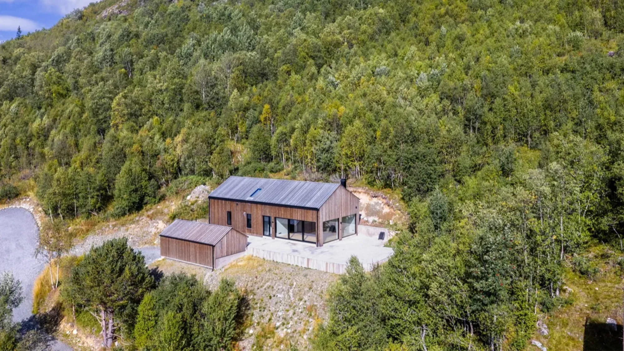 Nybygget stor hytte med høy standard