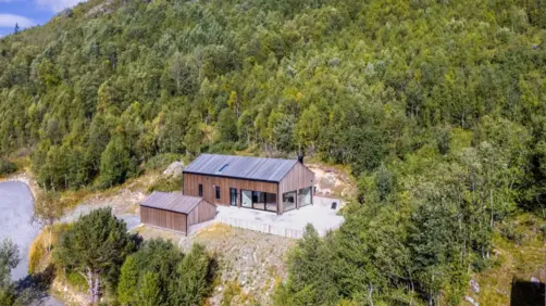 Nybygget stor hytte med høy standard