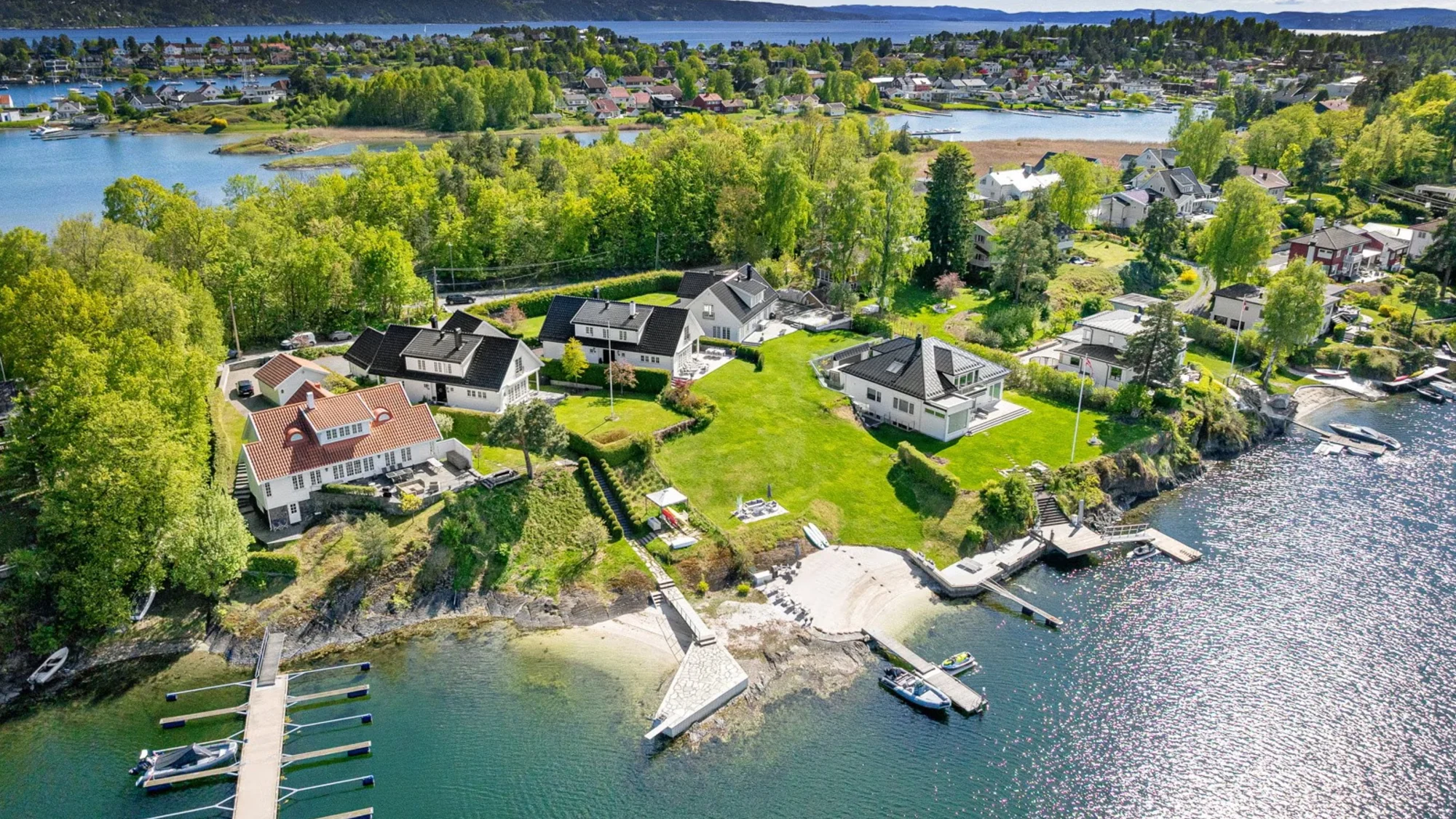Kvalitetsrik villa med sandstrand