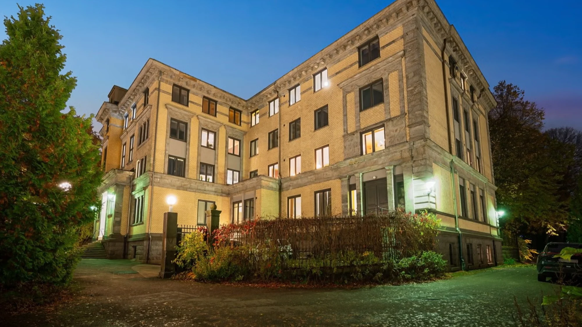 Innholdsrik, påkostet og innbydende toppleilighet