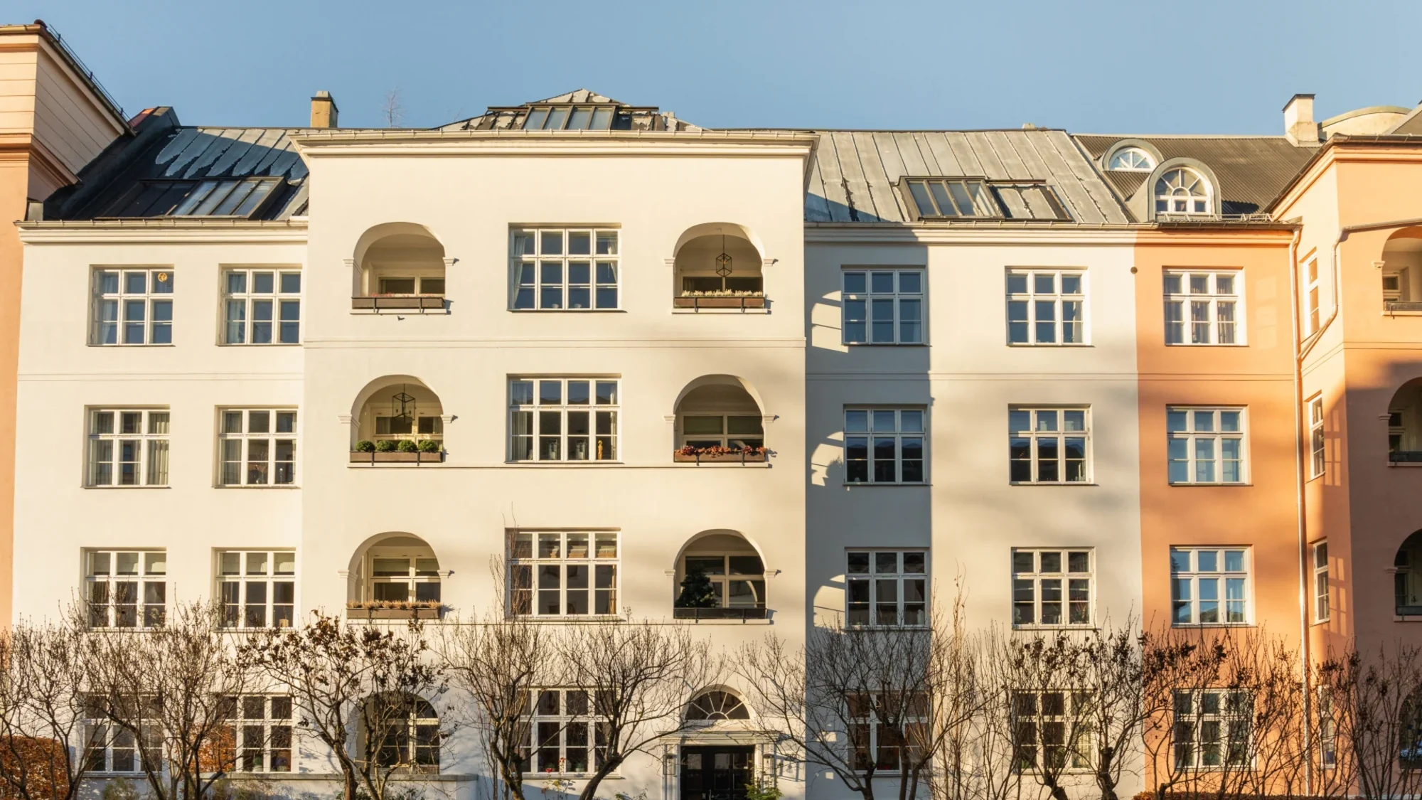 Eksklusiv 3-roms i vakker bygård