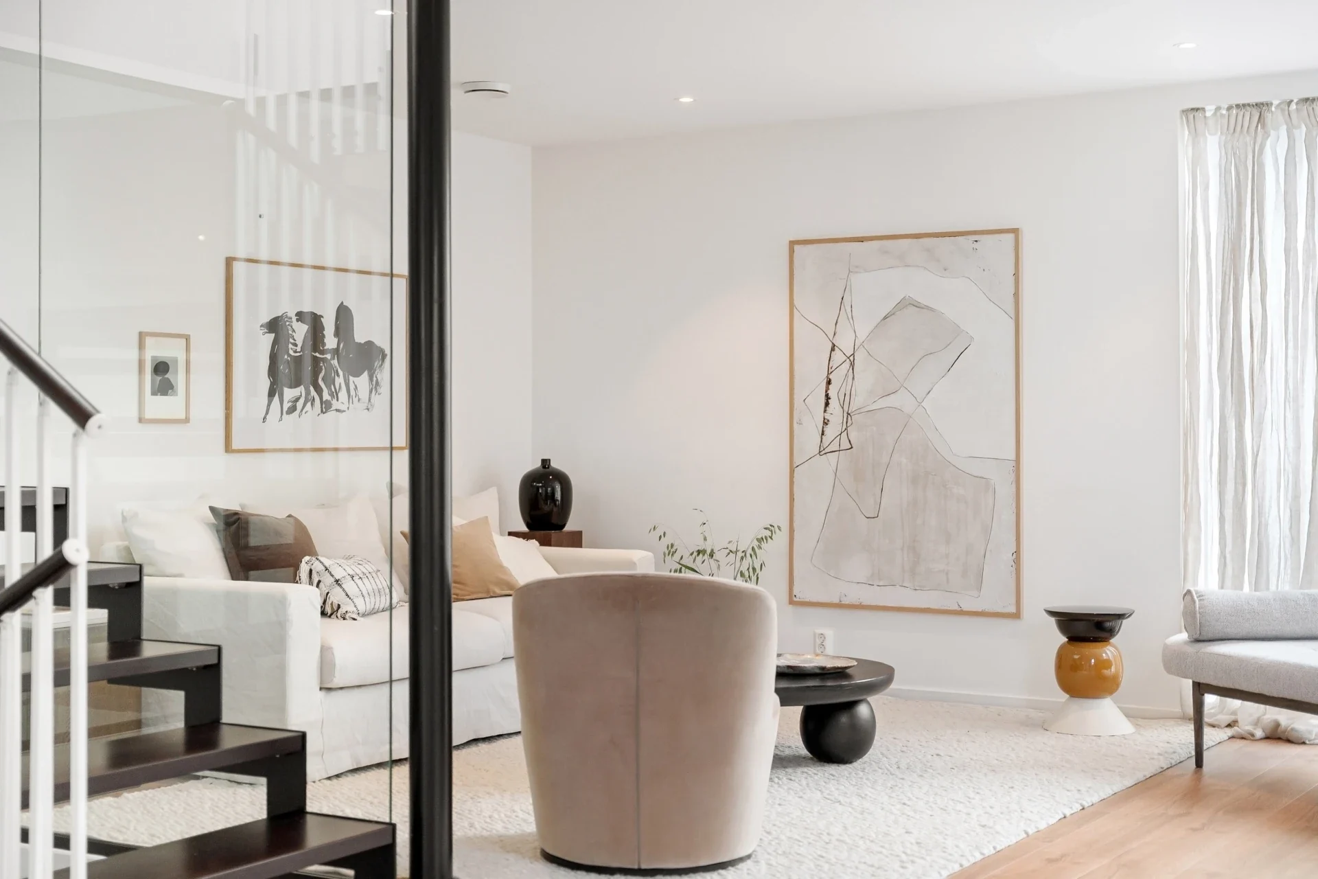 Nyere, solid villa over 4 plan