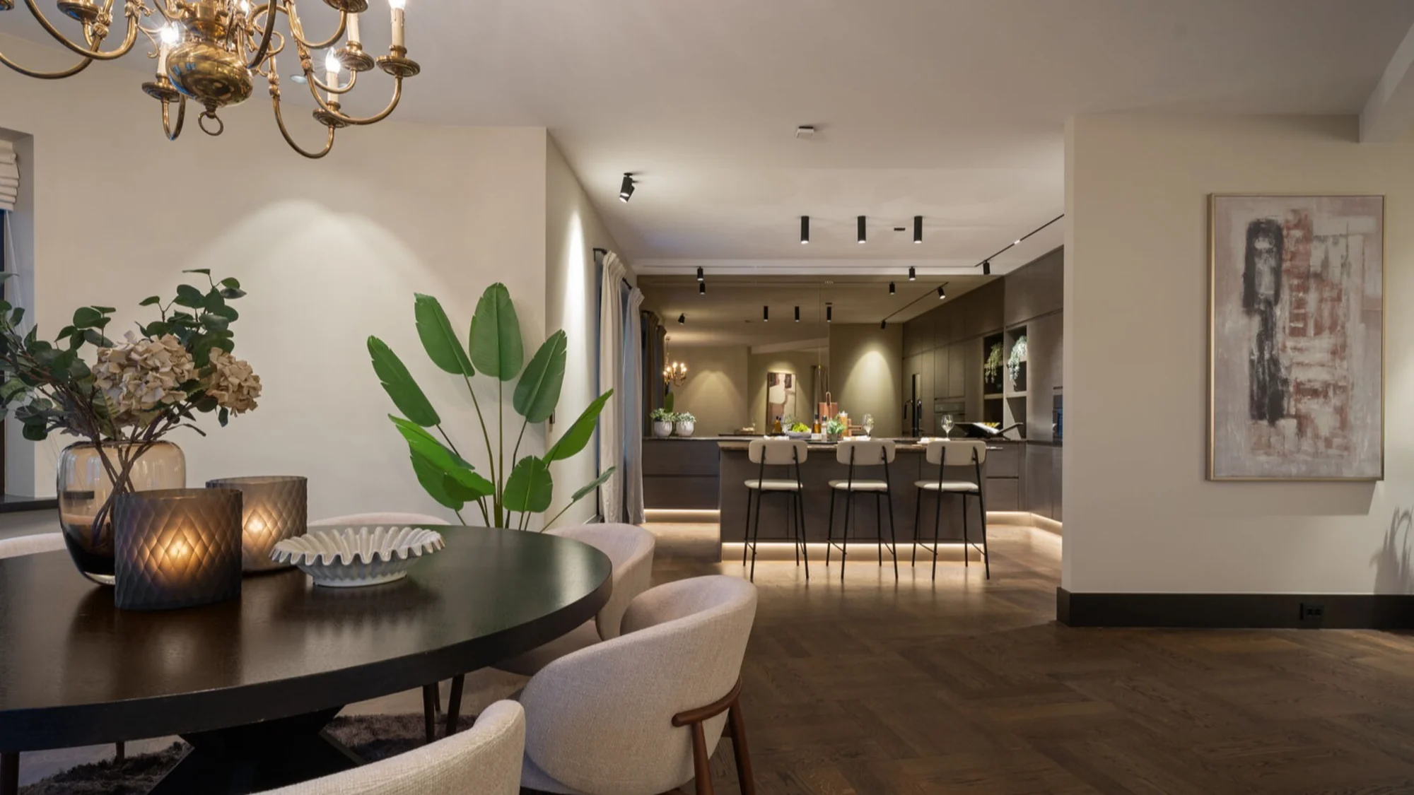 Eksklusiv & påkostet toppleilighet i fornem gård