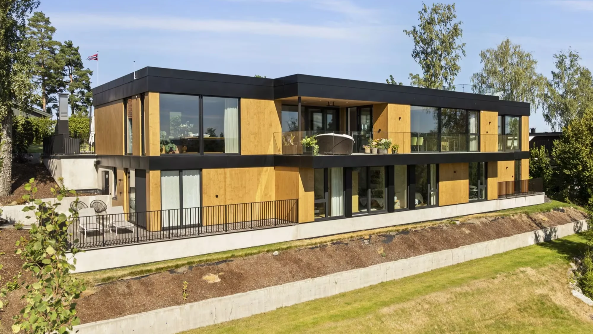 Nybygget og rålekker enebolig med meget høy standard