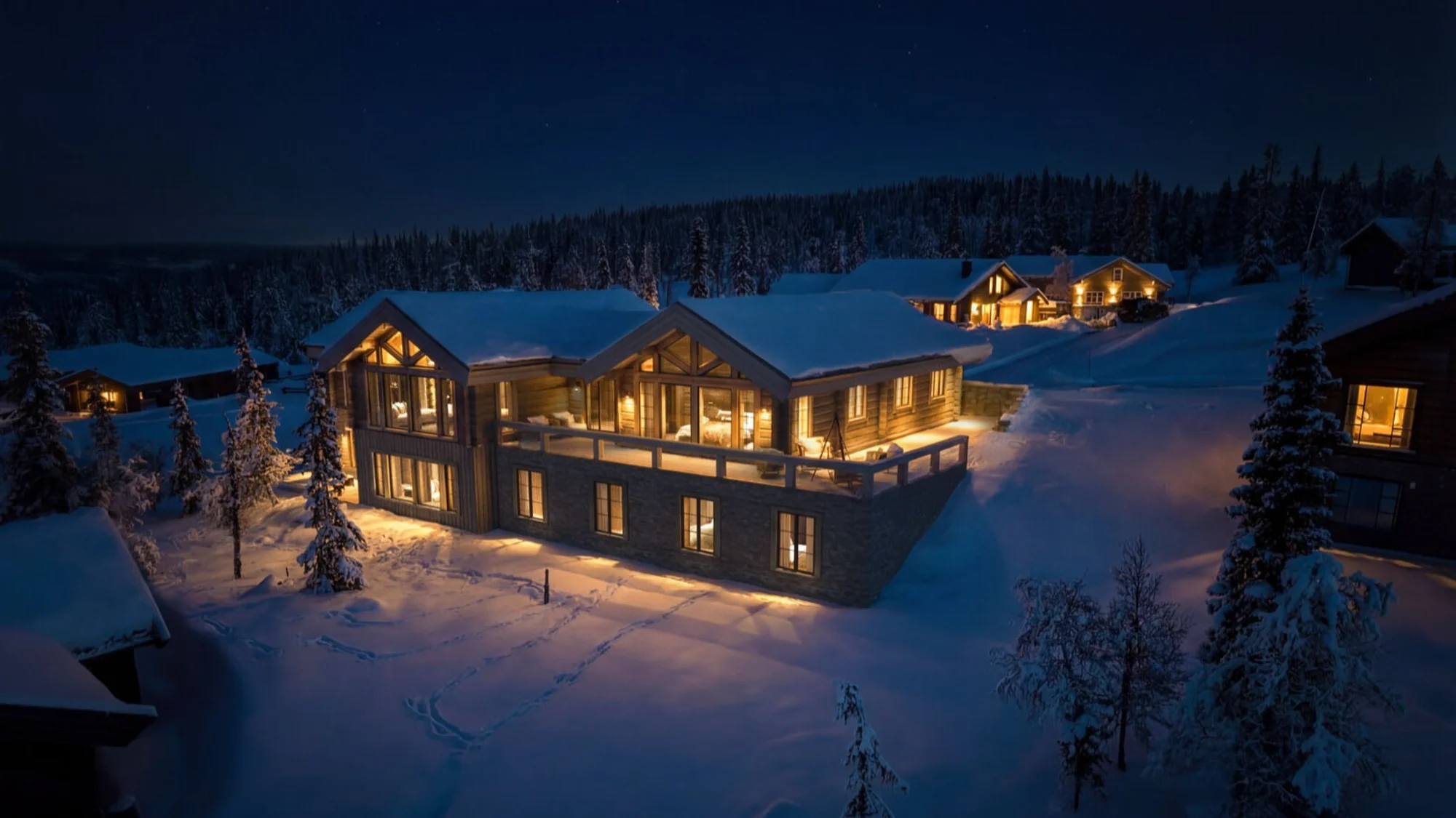 Enestående, prosjektert laftehytte på en av Vardens råeste tomter