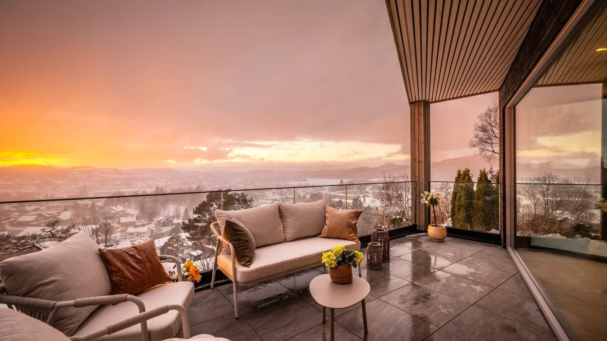 Nybygd villa med panoramautsikt over hele Bergen Sør