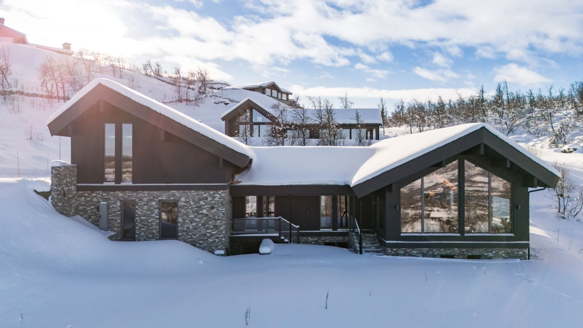 Unik stor kvalitetshytte i moderne lodge stil