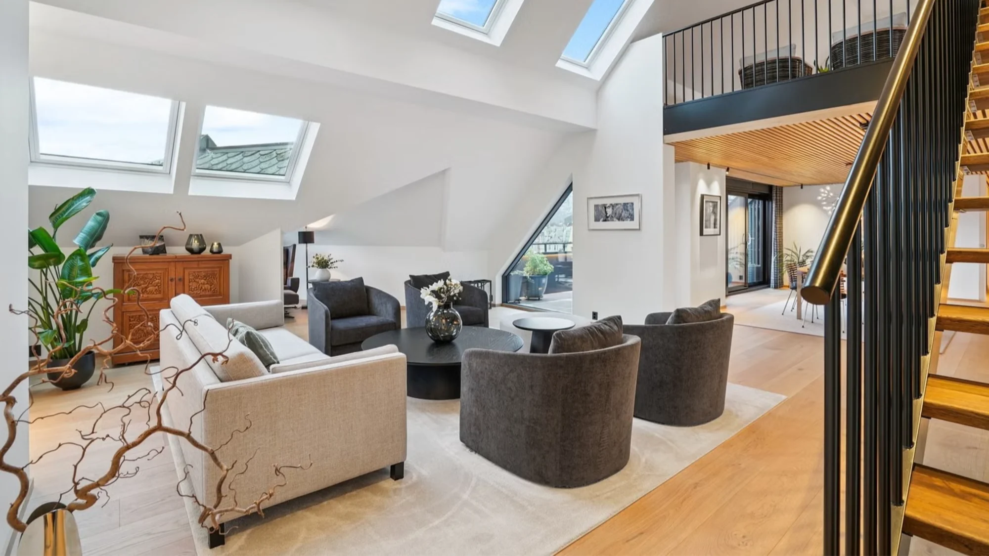 Unik highend-toppleilighet – renovert i 2023