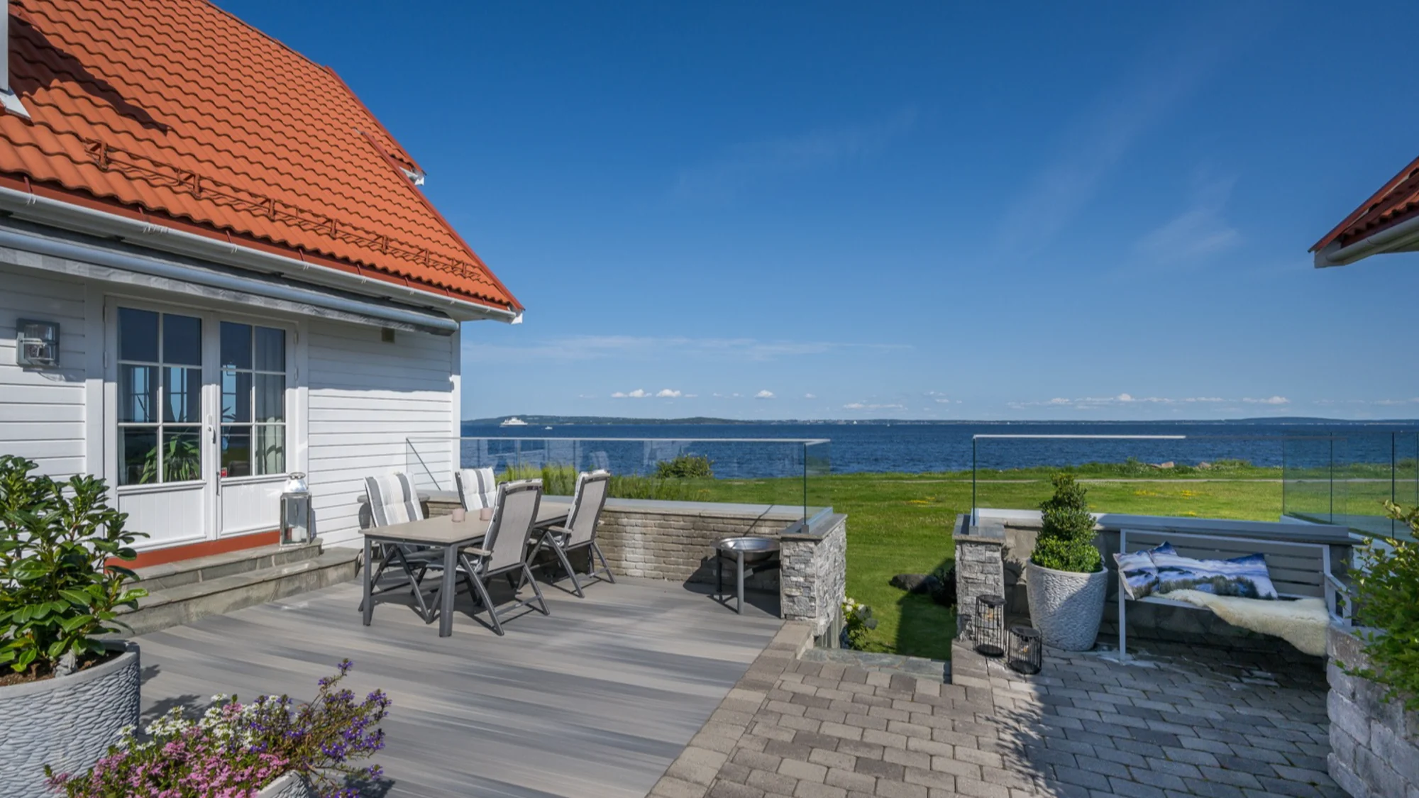 Enebolig/fritidseiendom med unik beliggenhet i vannkanten.