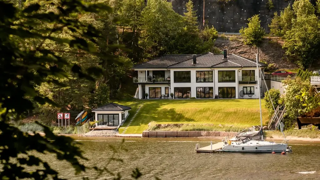 Arkitekttegnet strandeiendom fra 2022