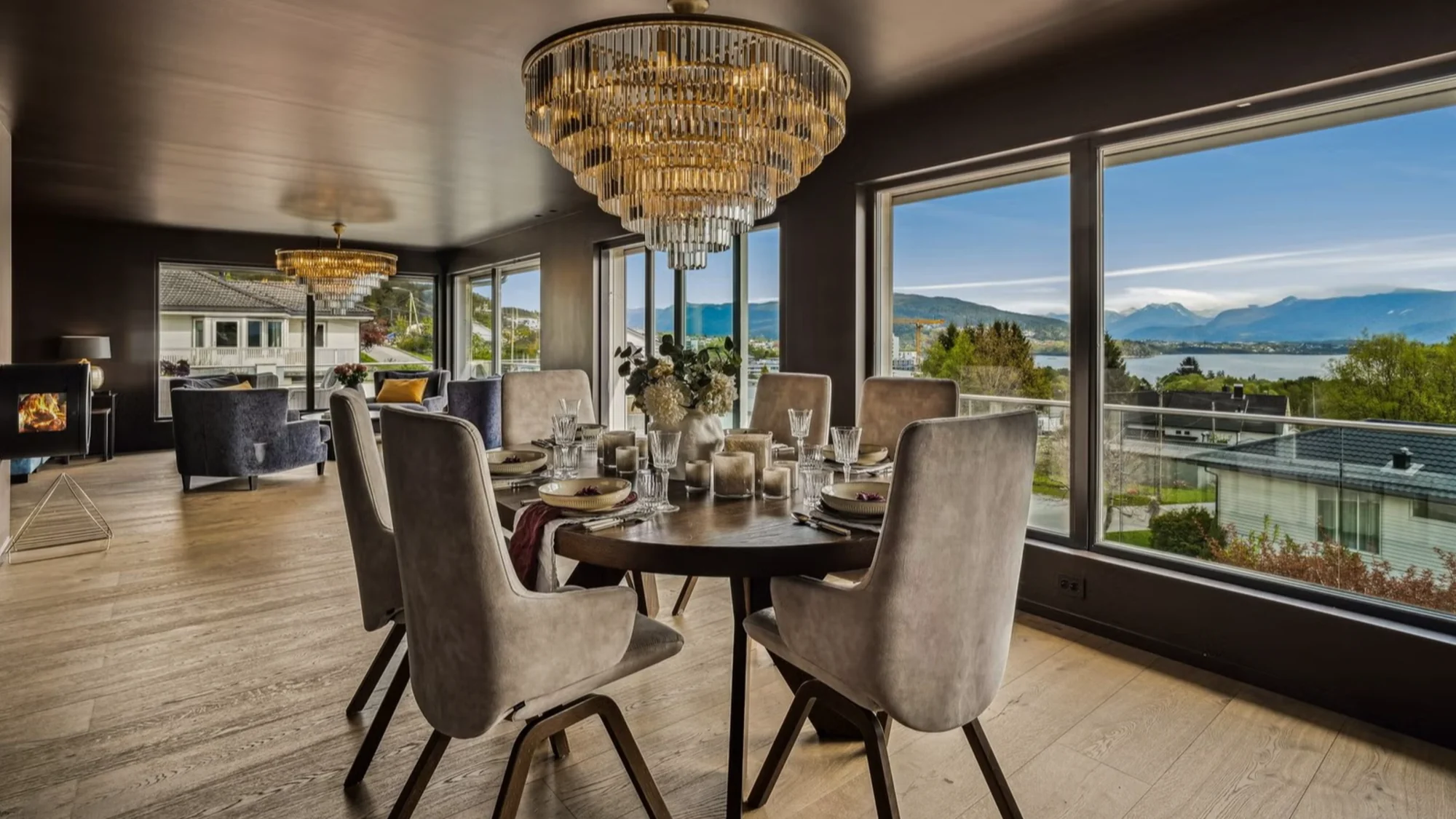 Stor enebolig med høy standard og leieinntekter