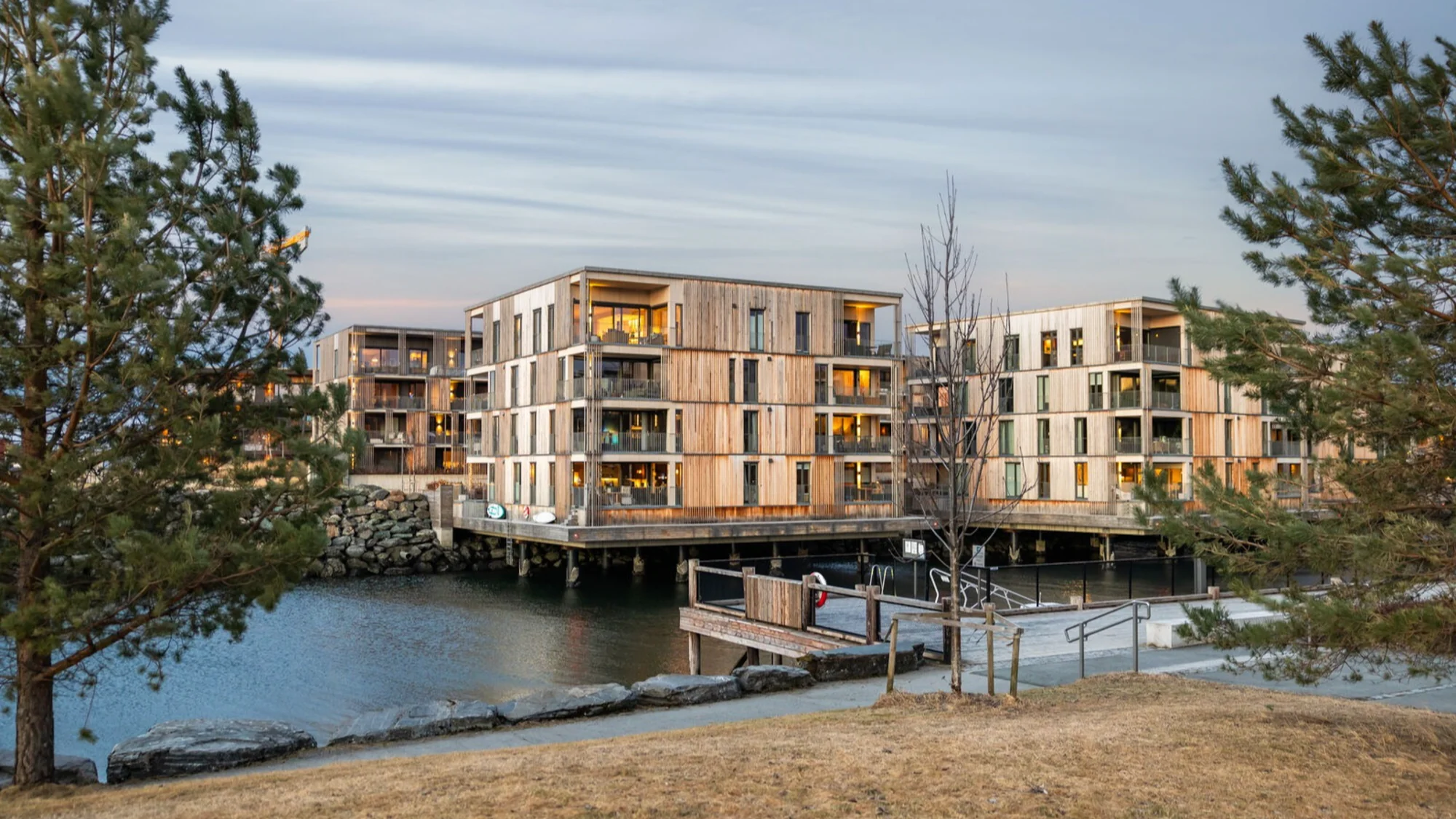 Sjelden toppleilighet langs hele vestsida i enden av bryggerekka