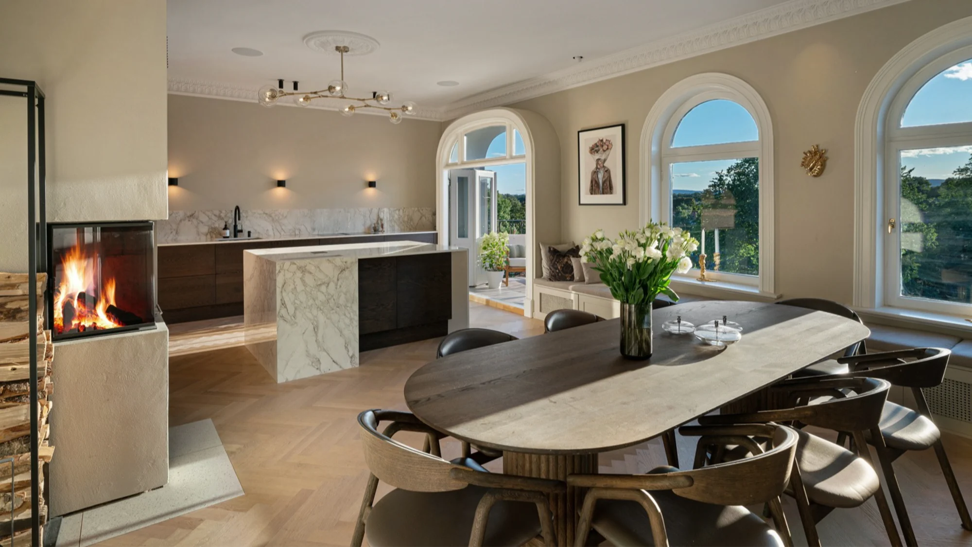 Eksklusiv renovert 6-roms med balkong og komplett hybel