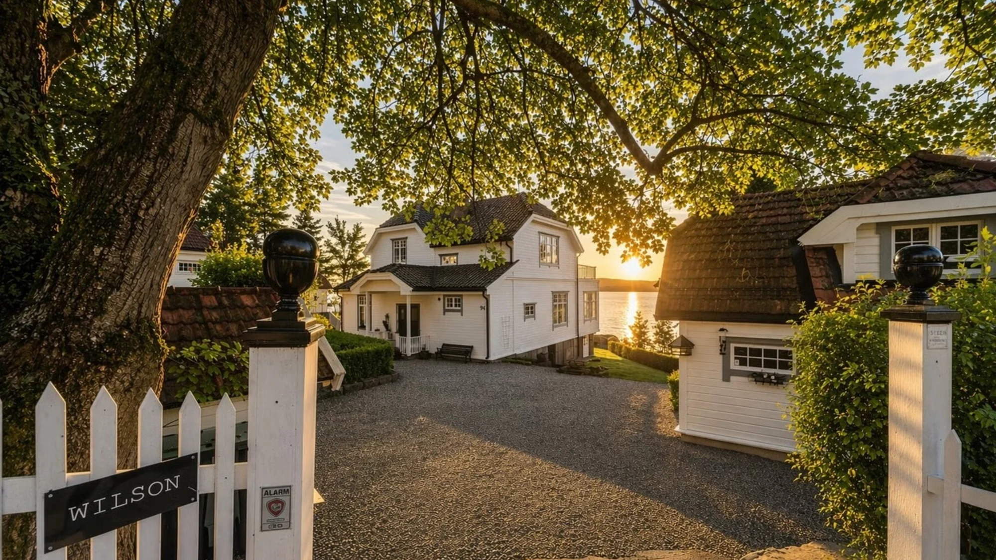 Klassisk, velholdt villa med spektakulær utsikt og badehus