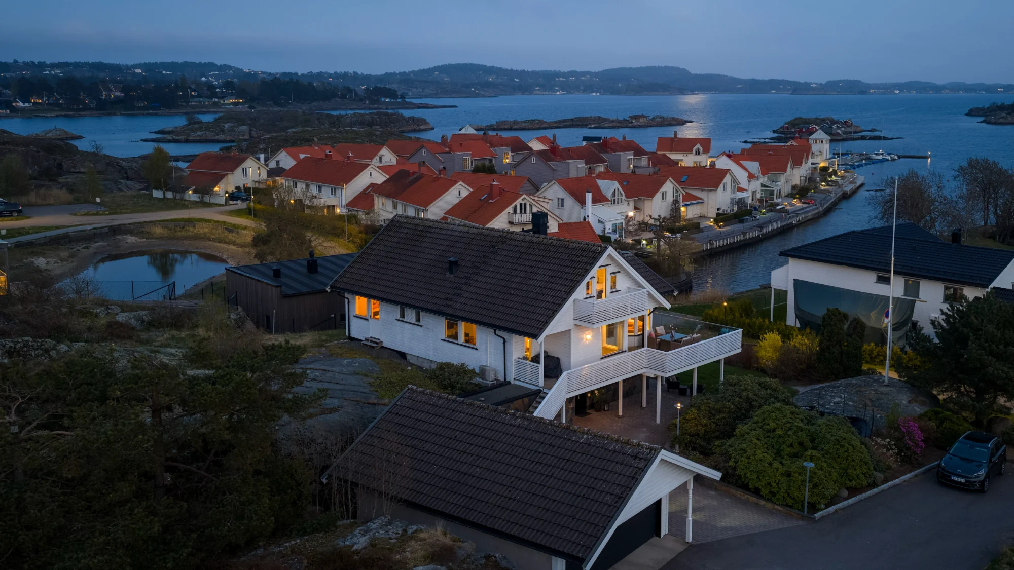 Sydvestvendt drømmevilla ca 30 m fra vannkanten