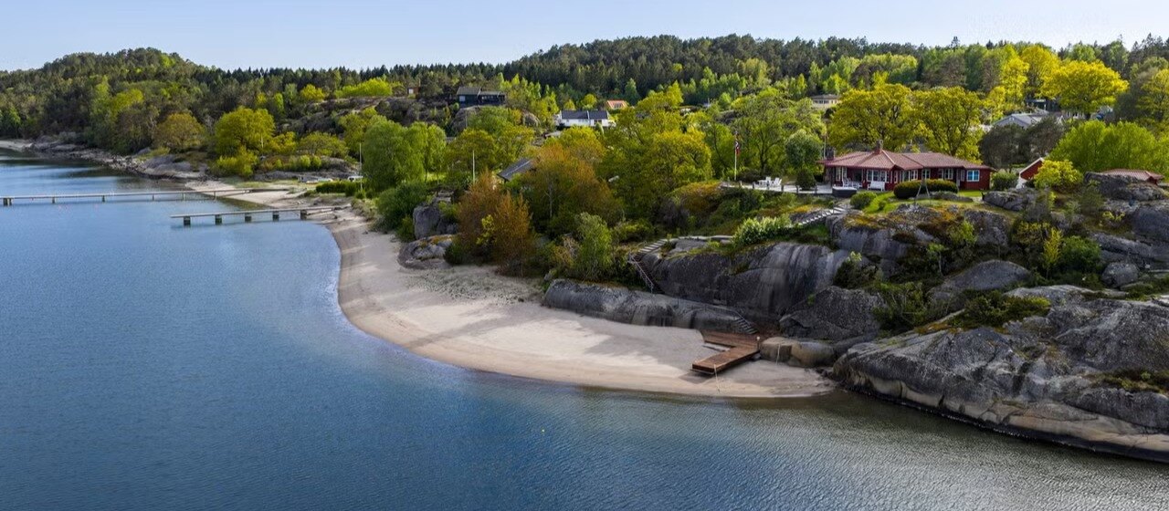 Unikt landsted med panorama sjøutsikt og privat sandstrand
