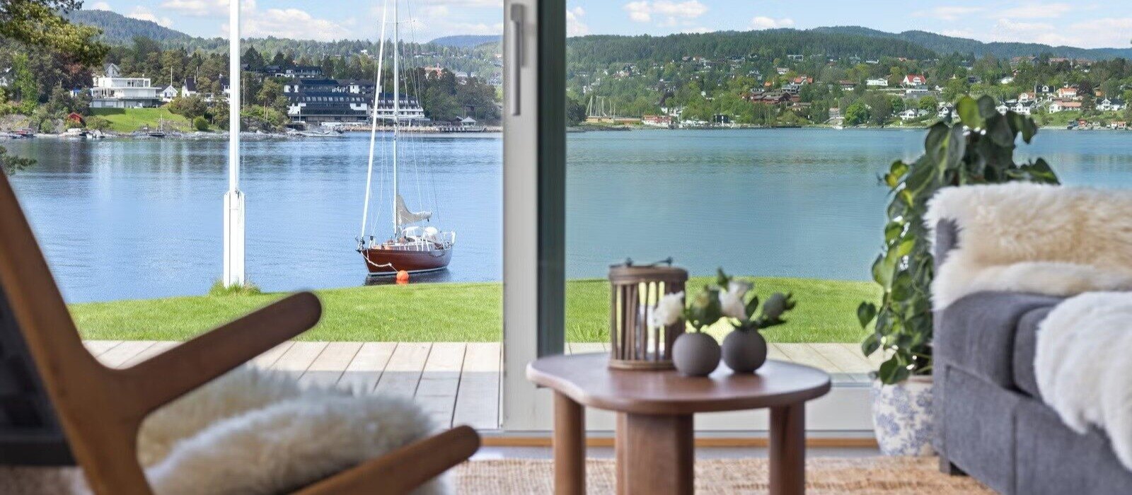 Strandlinje, brygge og nesten 6 mål fantastisk uteområde
