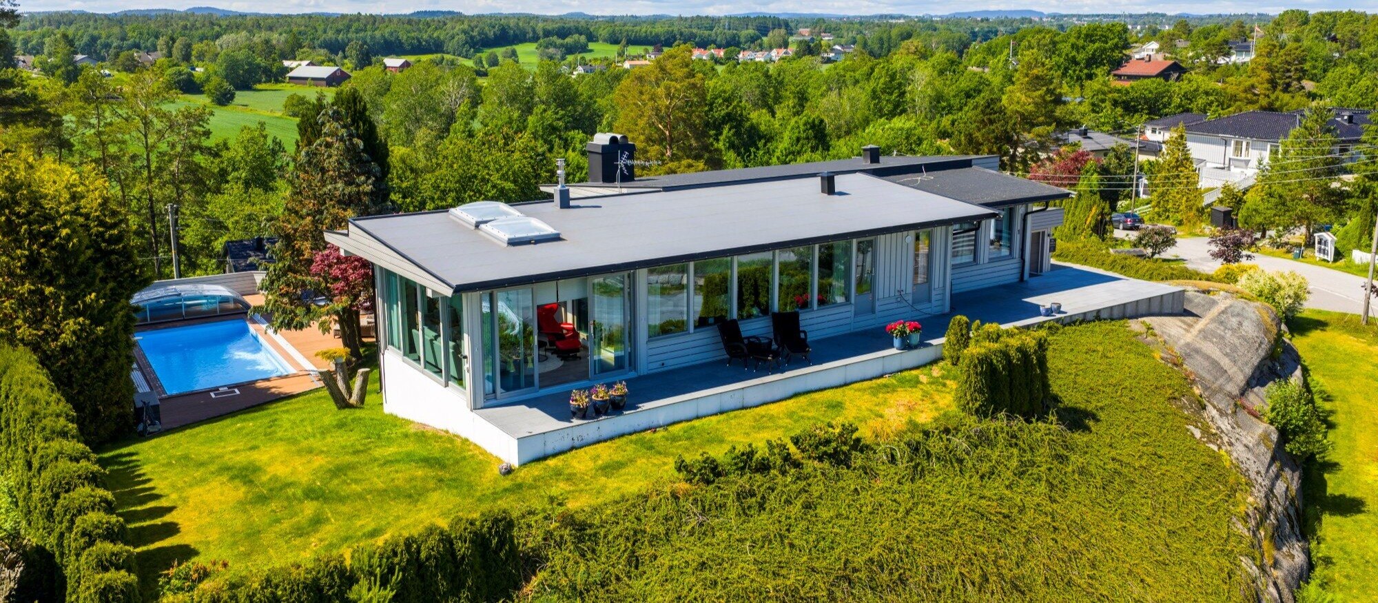Sjøutsikt, svømmebasseng og & sol fra morgen til kveld!