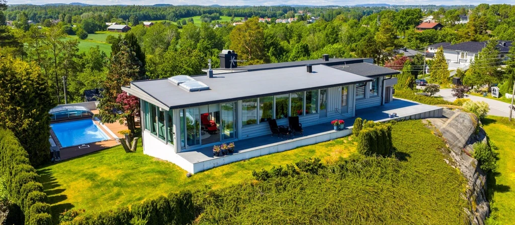 Sjøutsikt, svømmebasseng og & sol fra morgen til kveld!