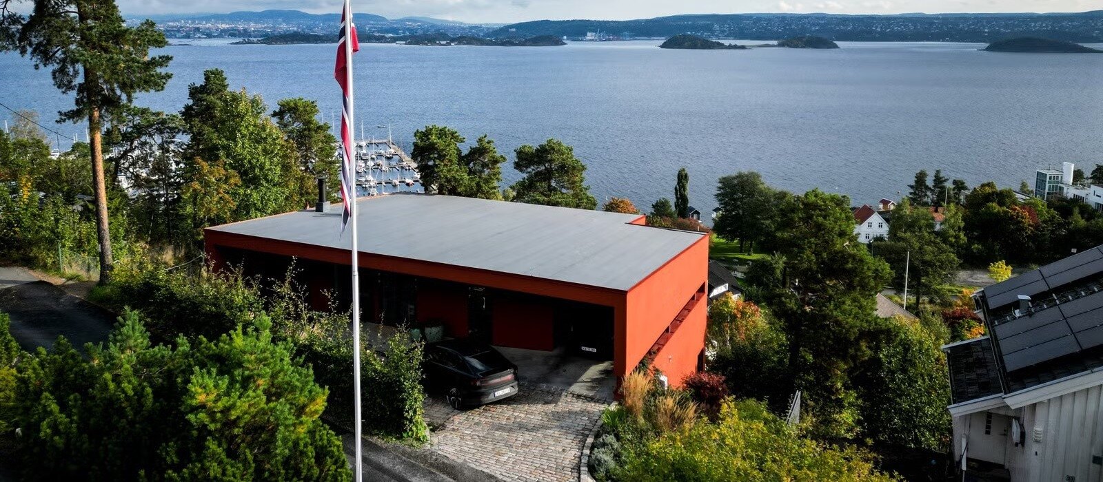Unik arkitekttegnet enebolig med panoramautsikt