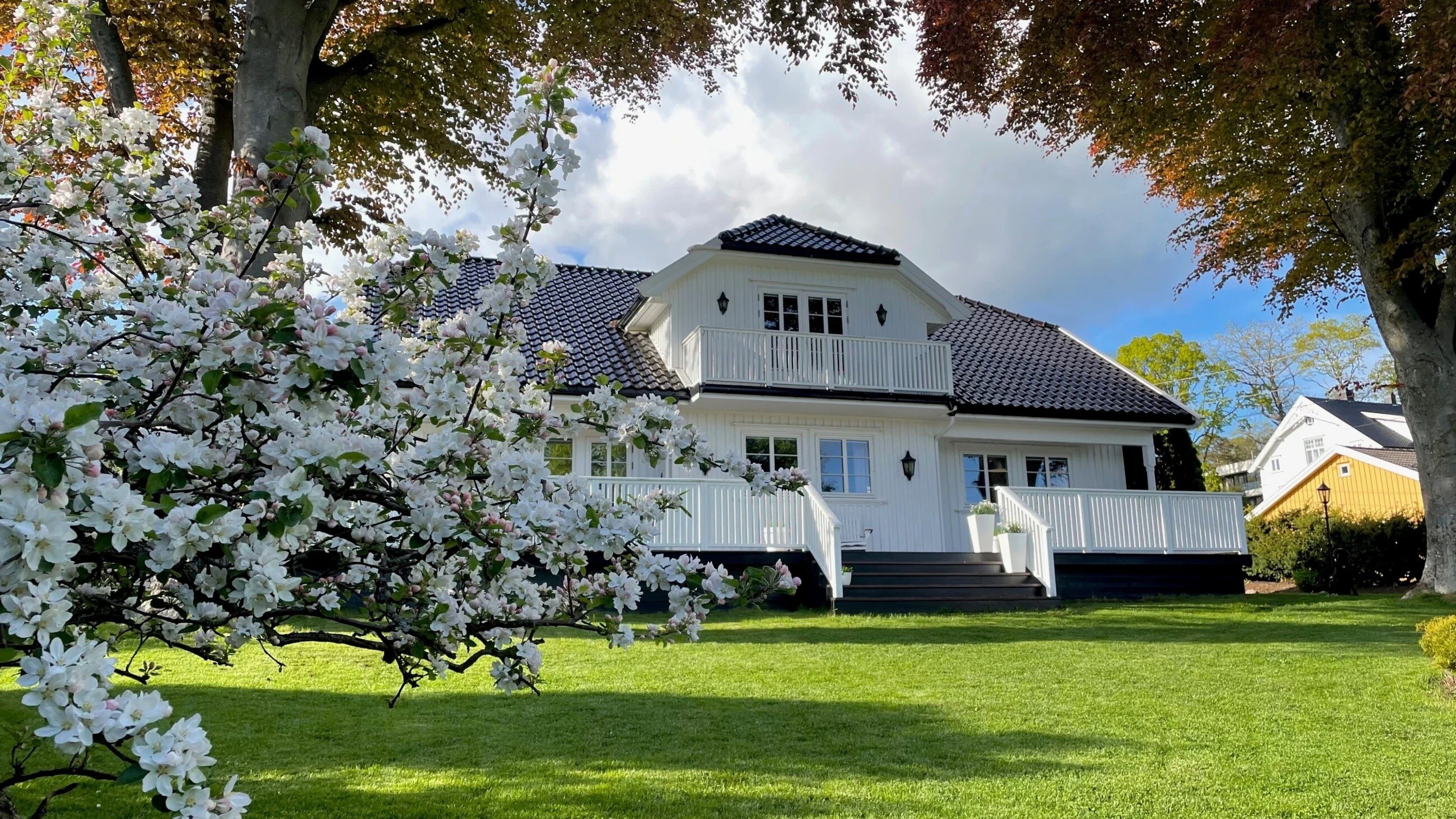 Rålekker klassisk villa i nedre del av Åsen