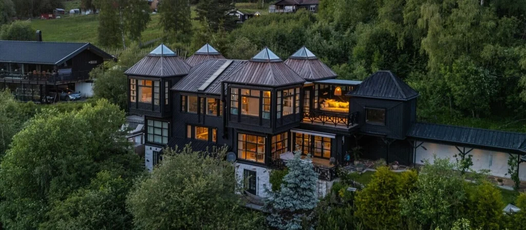 Unik arkitekttegnet enebolig med spektakulær utsikt 