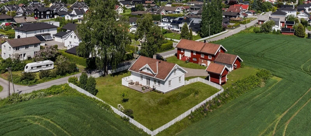 Idyllisk og sjarmerende småbruk med vakker eiendom