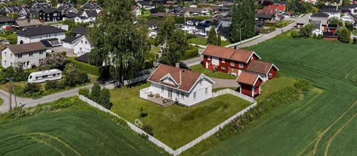 Idyllisk og sjarmerende småbruk med vakker eiendom
