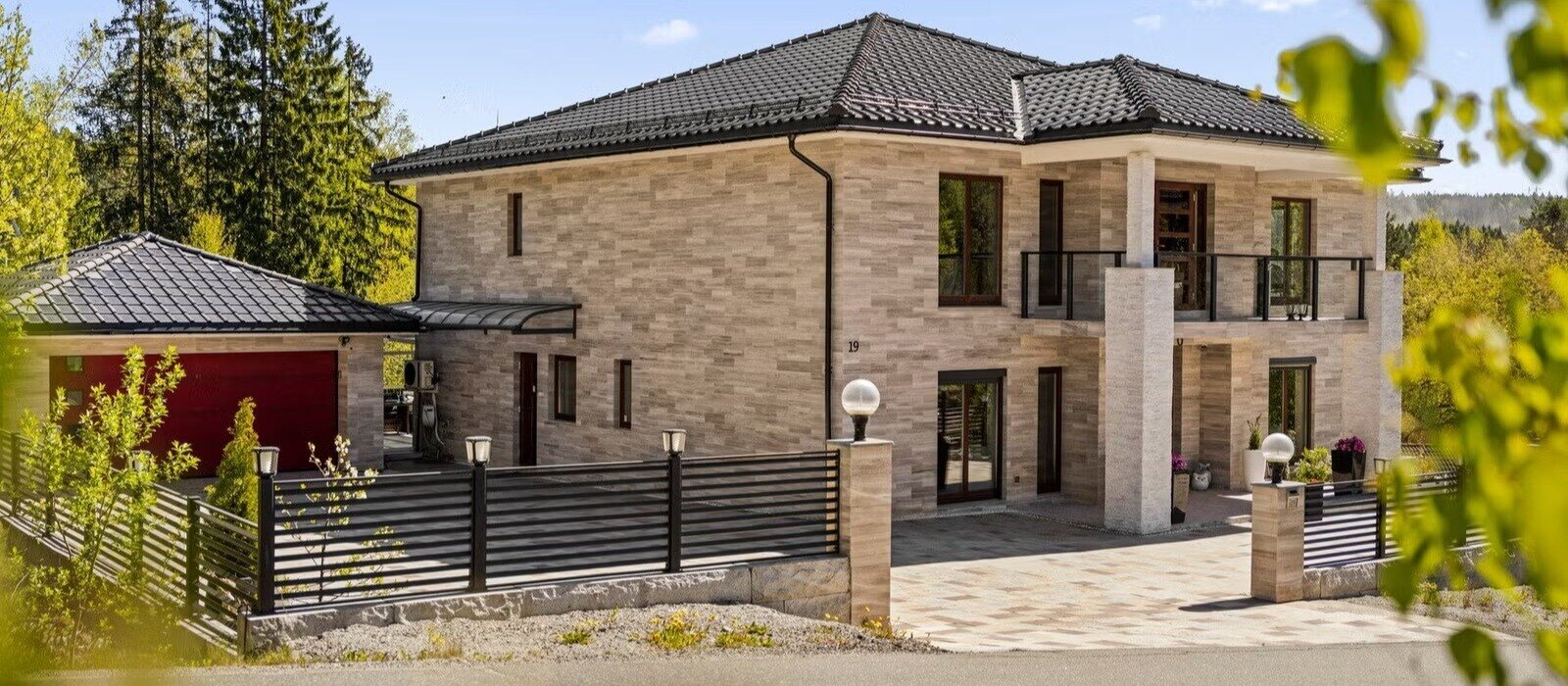 Eksklusiv familiebolig på over 350 m² og utleiedel