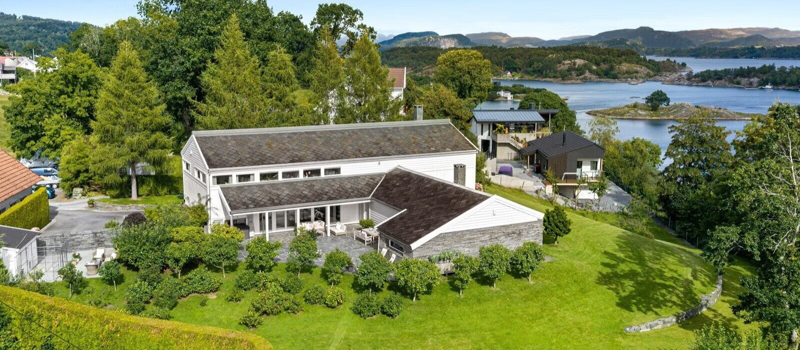Sjelden stor og påkostet enebolig med fantastisk sjøutsik