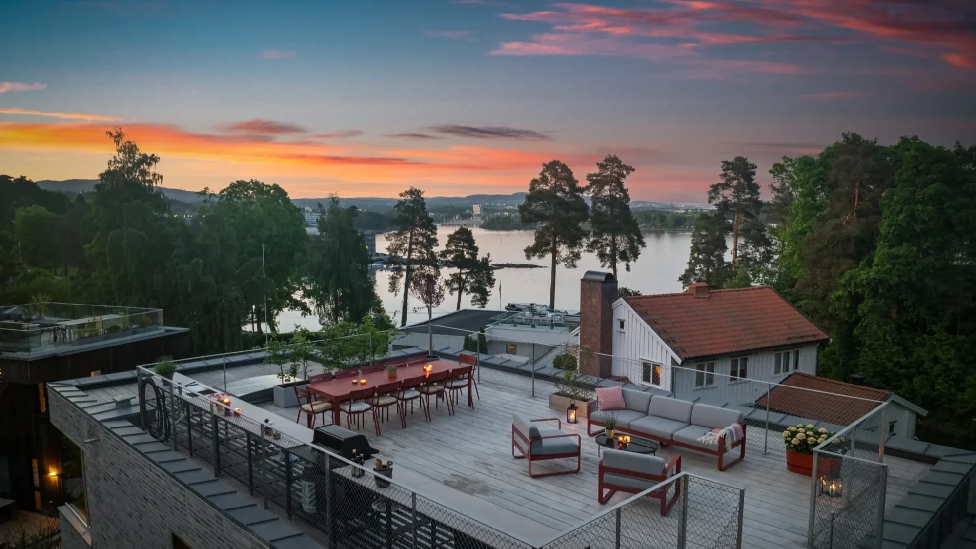 Eksklusiv, arkitekttegnet villa nær vannet