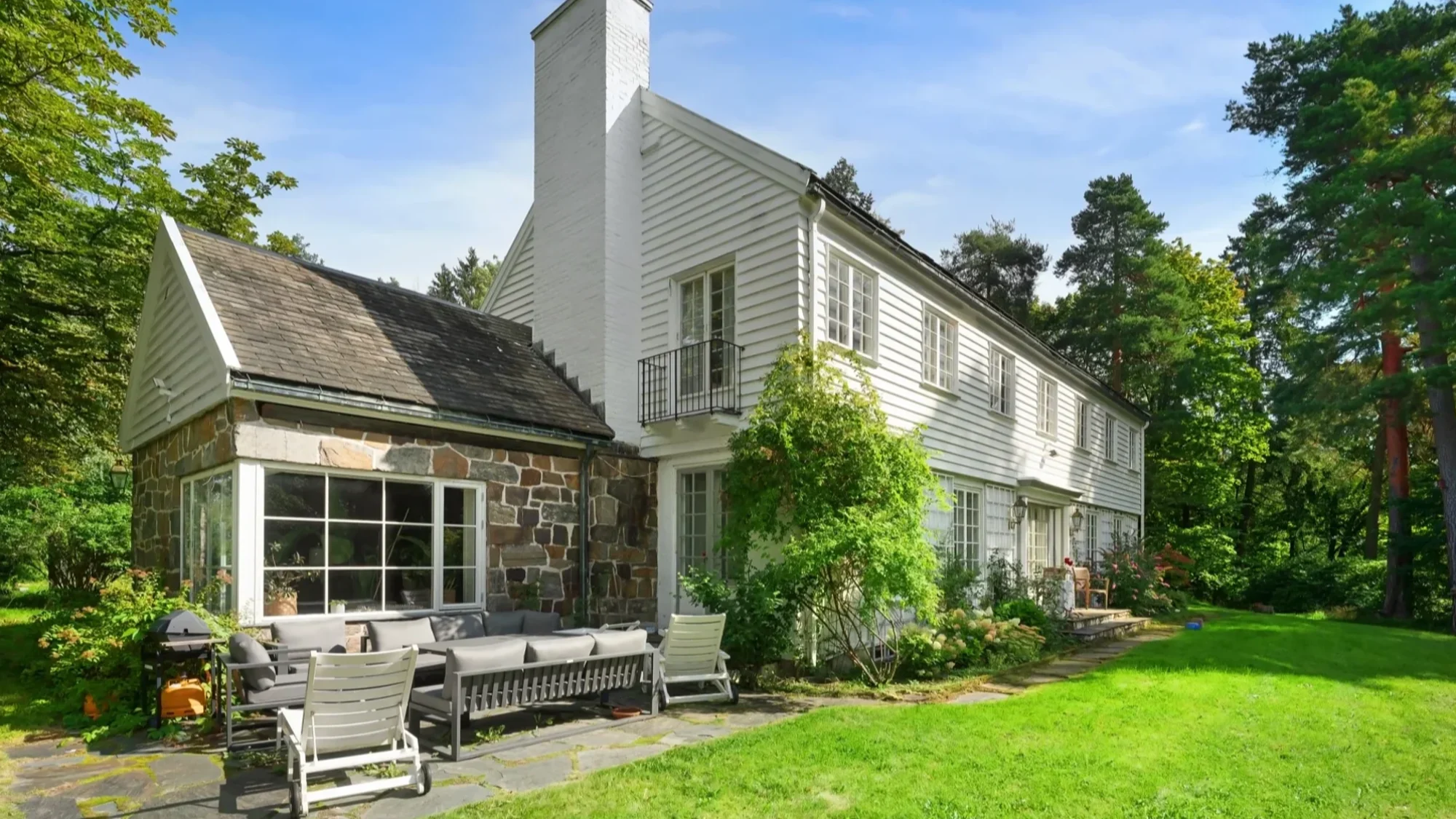 Herskapelig villa med stor tomt 